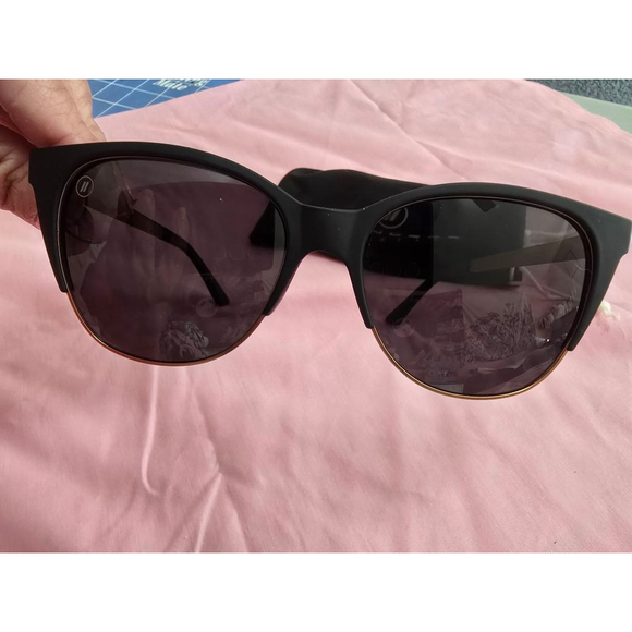 Women's Blenders Americano Sunglasses Black Gold polarized - Picture 8 of 8